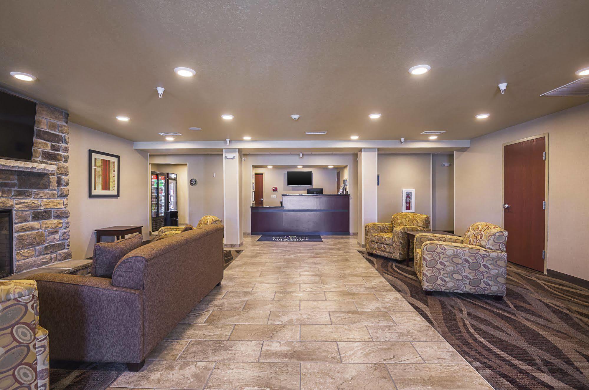 Cobblestone Inn & Suites - Lakin Екстериор снимка