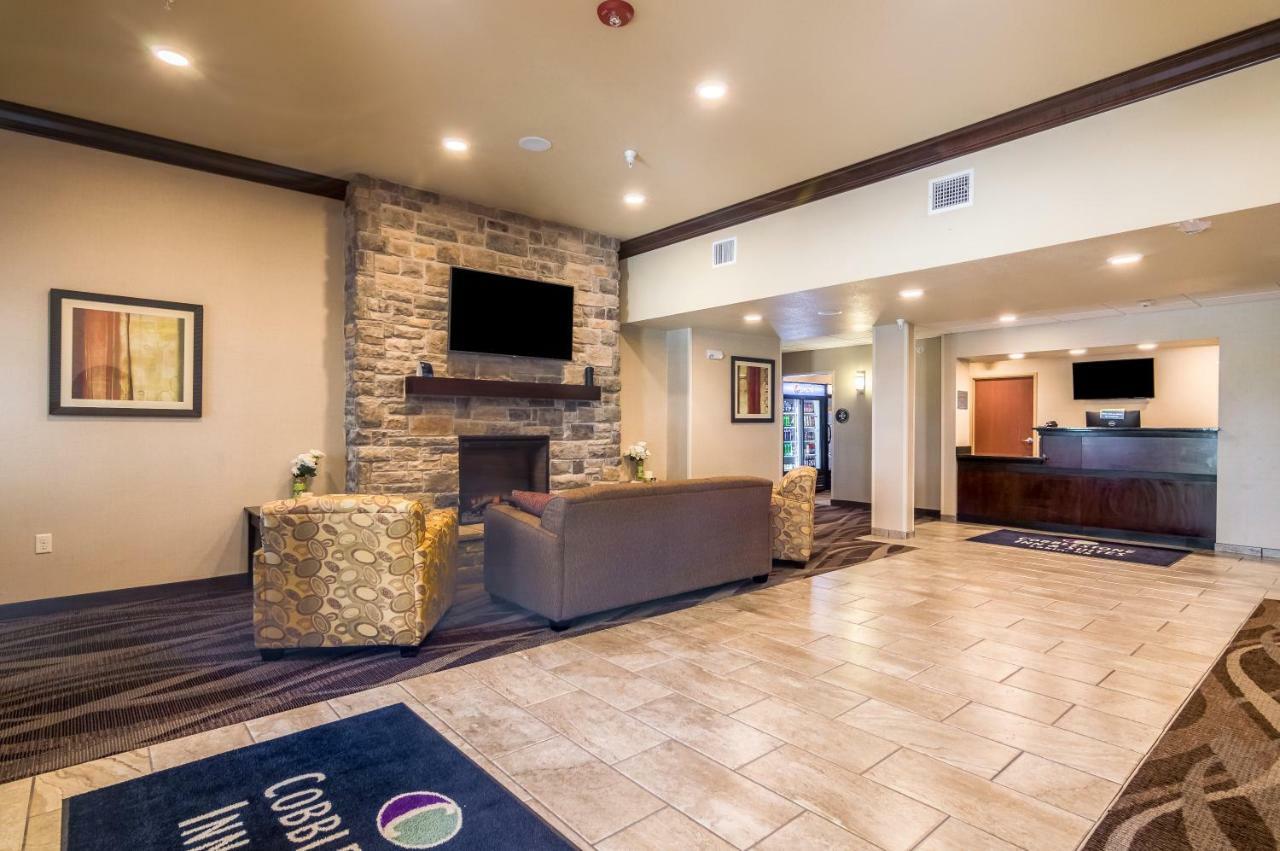 Cobblestone Inn & Suites - Lakin Екстериор снимка