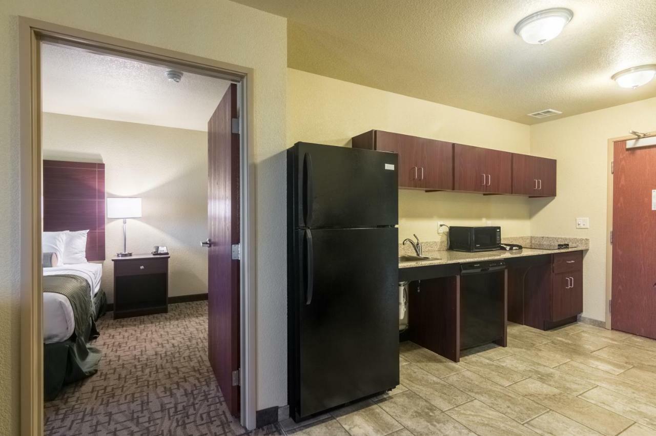 Cobblestone Inn & Suites - Lakin Екстериор снимка