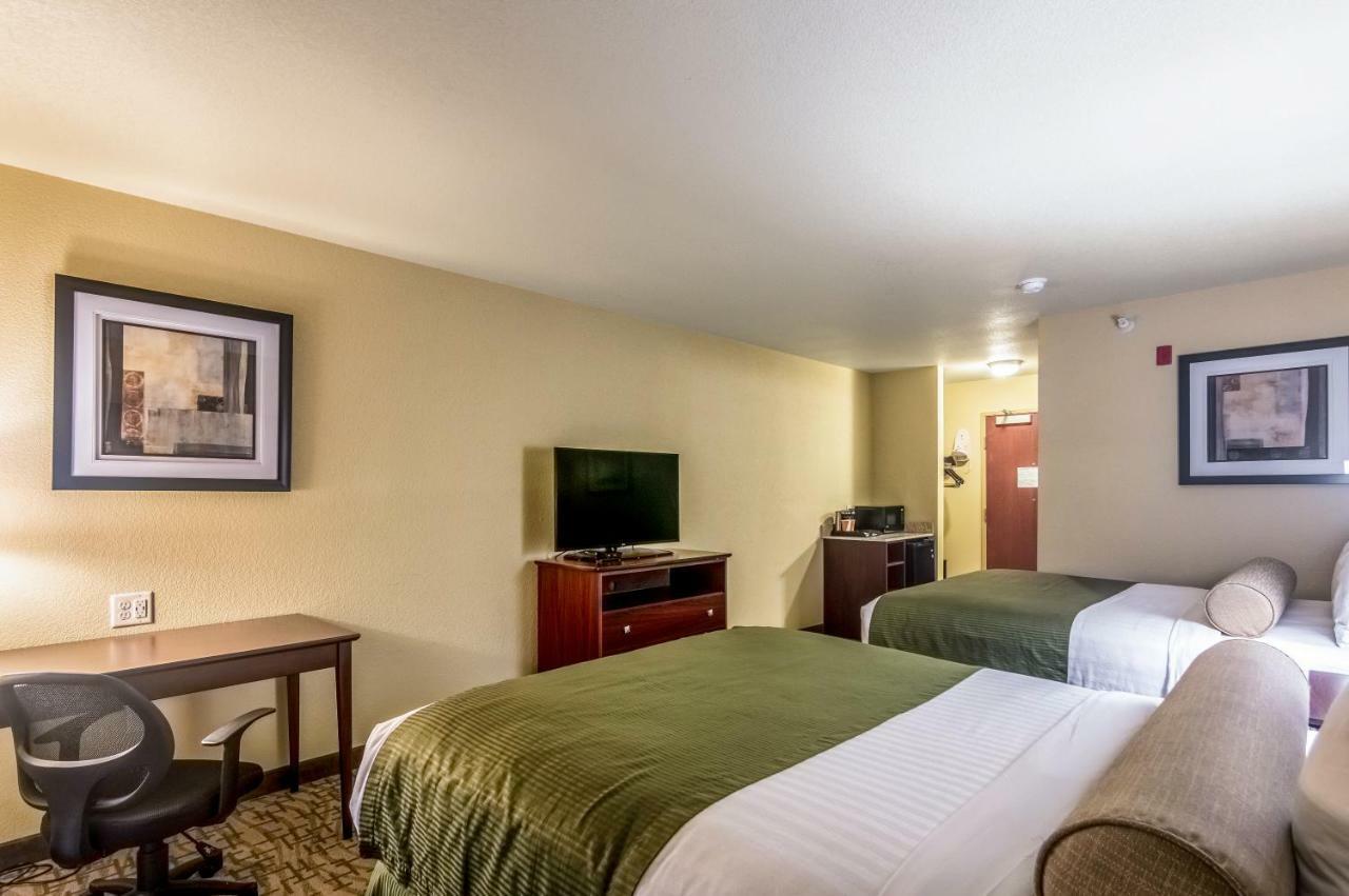 Cobblestone Inn & Suites - Lakin Екстериор снимка