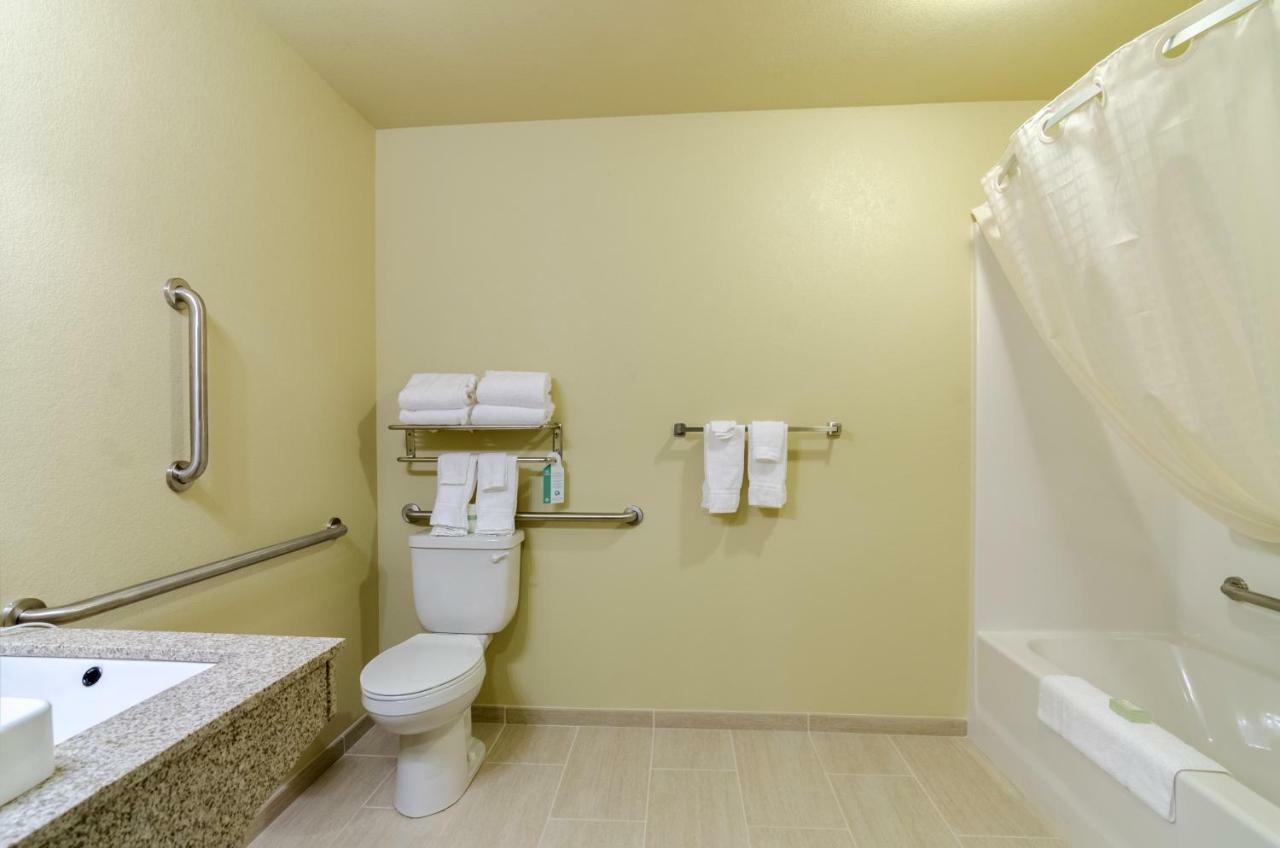 Cobblestone Inn & Suites - Lakin Екстериор снимка